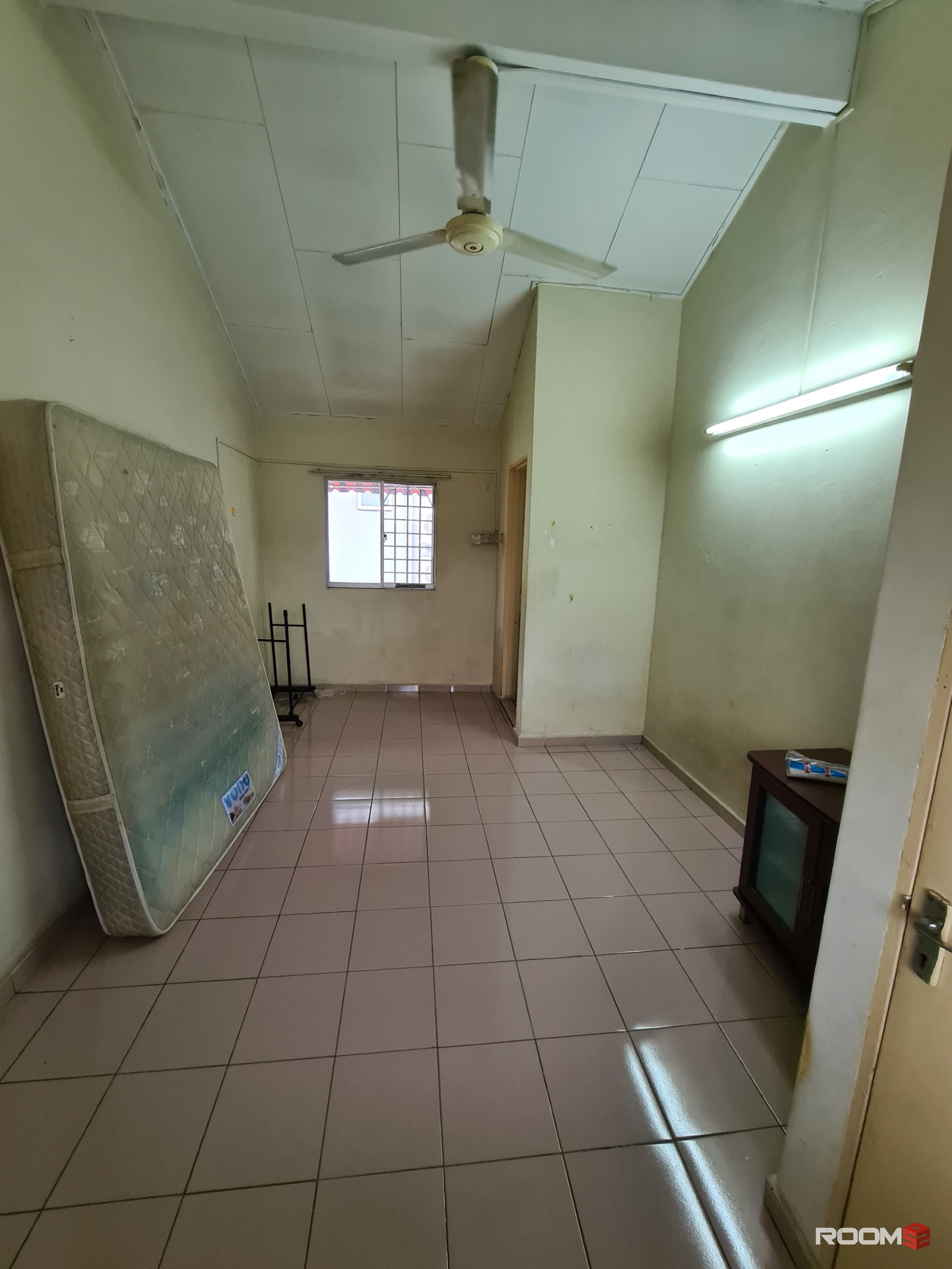 **MASTER ROOM WITH PRIVATE BATHROOM FOR RENT**