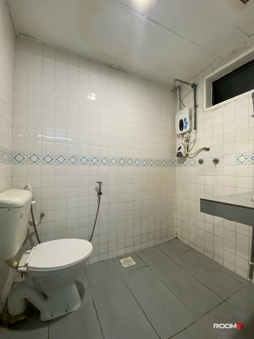 Zero Rental Deposit Master Room at Taman Pelangi Johor