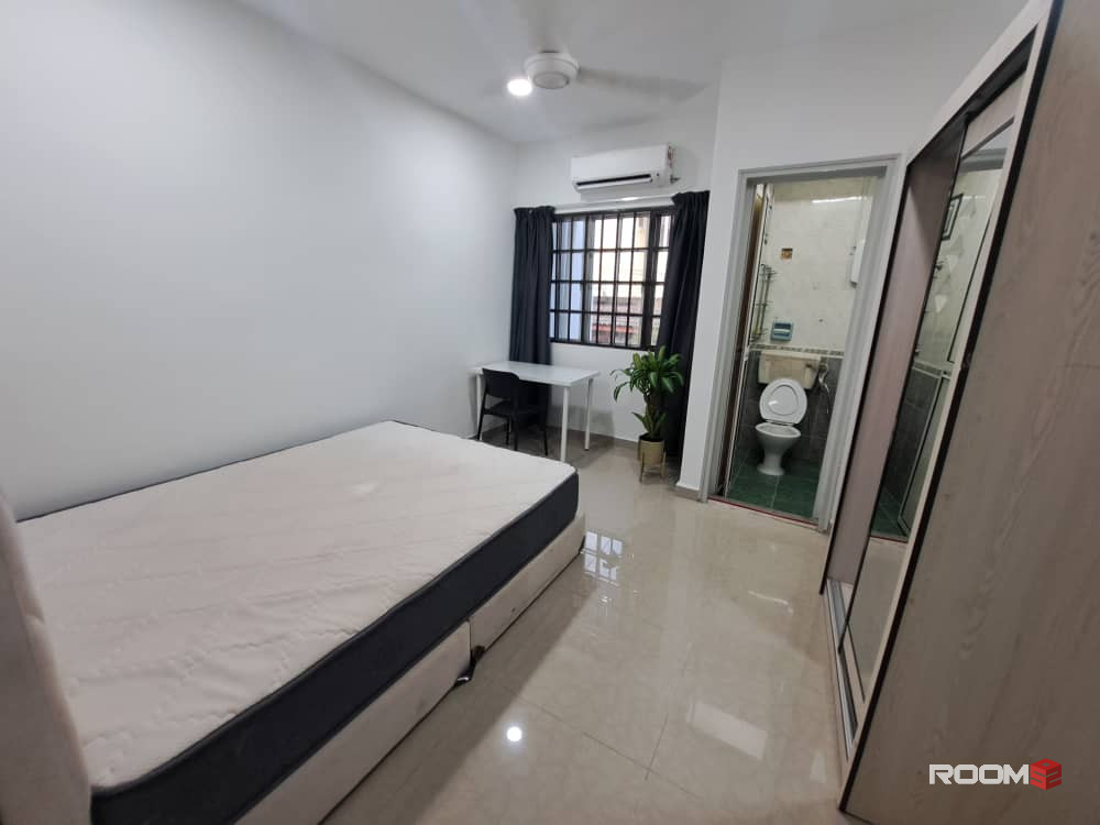 Male Master Rooms @ Damansara Utama SS 21 Link Hse walk to LRT 3, Uptown Damansara shops & offices