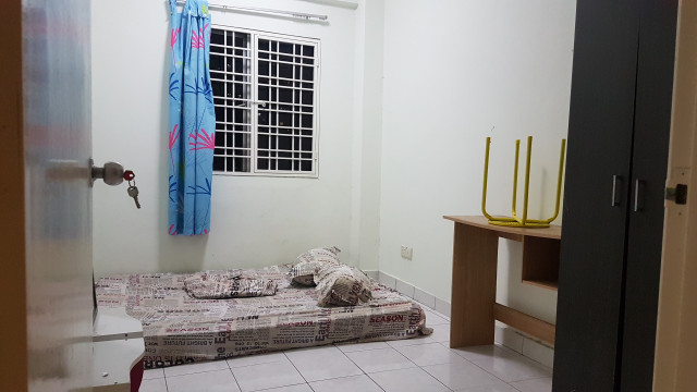 (CHINESE ONLY) MEDIUM ROOM FOR RENT PELANGI DAMANSARA BLOCK J(INCLUDED UTILITY & WIFI)