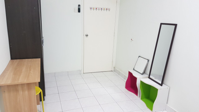 (CHINESE ONLY) MEDIUM ROOM FOR RENT PELANGI DAMANSARA BLOCK J(INCLUDED UTILITY & WIFI)