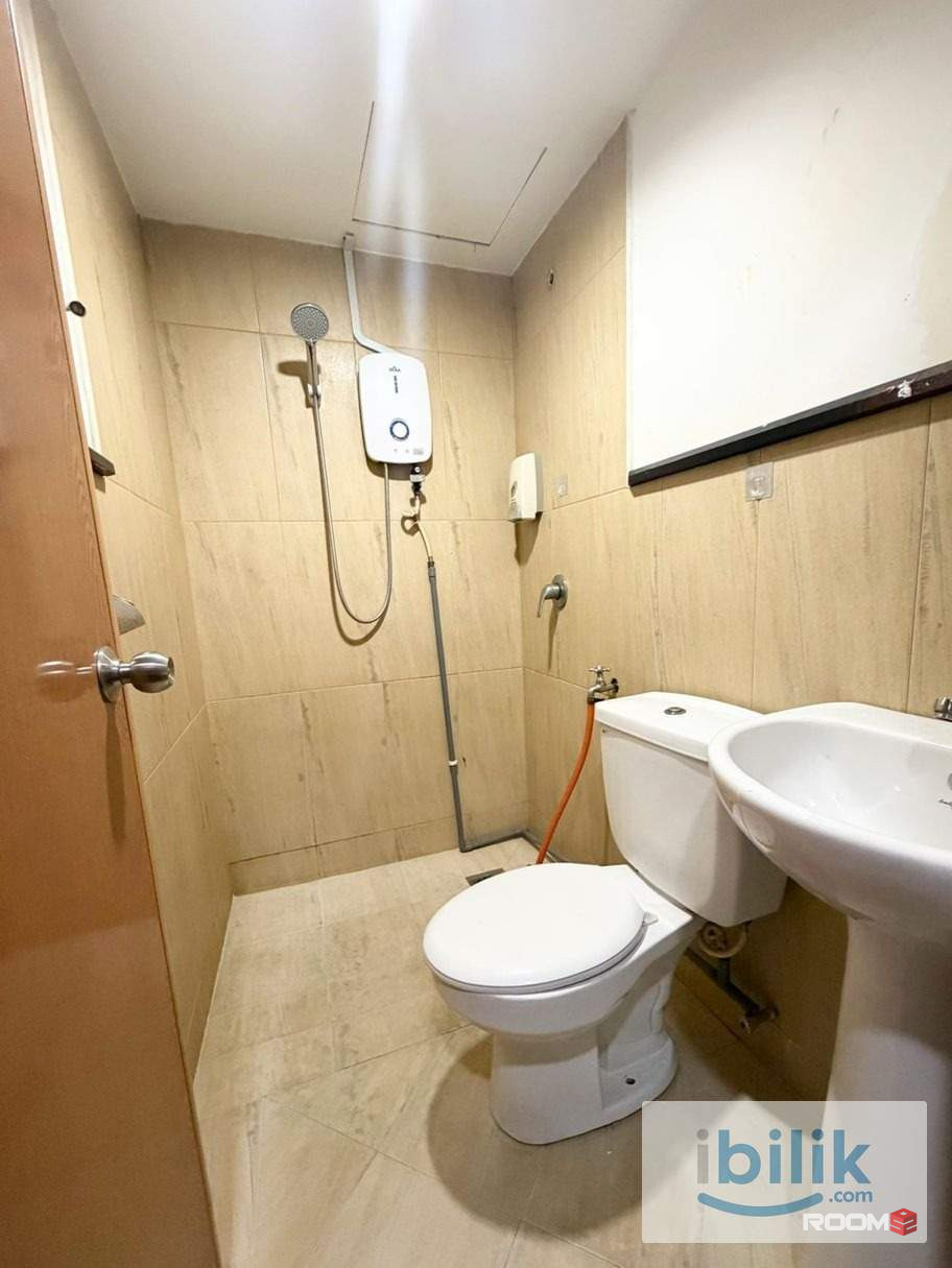 Co-Living Room at Anthill Puchong Bandar Puchong Jaya Nearby 6 mins walk to IOI mall Puchong