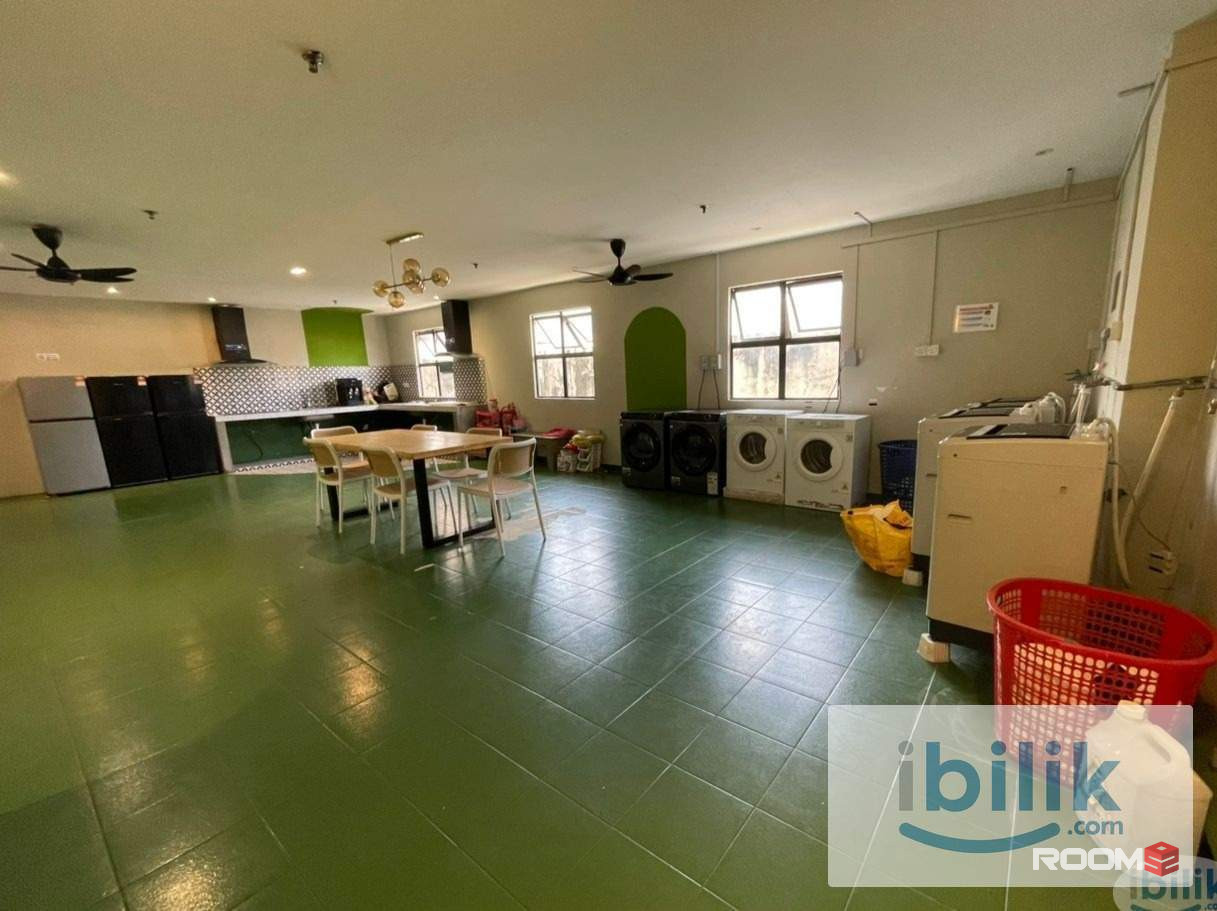Co-Living Room at Anthill Puchong Bandar Puchong Jaya Nearby 6 mins walk to IOI mall Puchong
