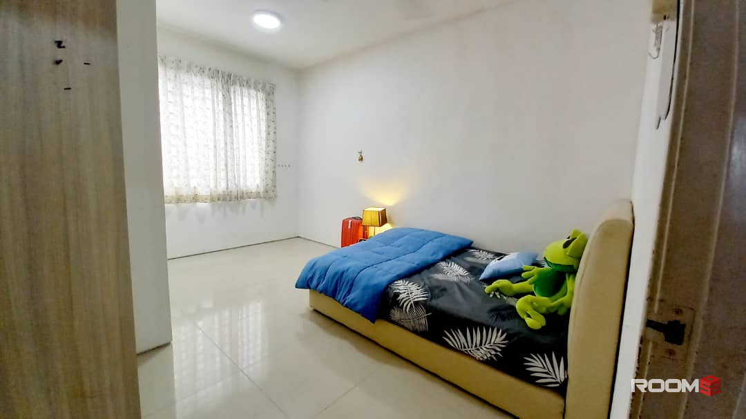 Middle Room at Taman Mesra Utama { 👉 𝐒𝐀𝐋𝐄 𝐌𝐄𝐑𝐃𝐄𝐊𝐀 !! 🔥} Bilik Sewa Balakong, C180, Amerin Mall, Columbia