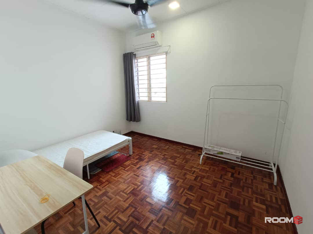One Month Deposit Only 😄 Middle Room in Setia Impian, Setia Alam with Free WIFI 📶