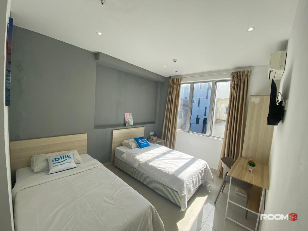 5MINS WALK to LRT & MRT 🤩 3MINS WALK to Atria Mall 🥳 FREE WIFI & ZERO DEPOSIT room at Damansara Inn SS22
