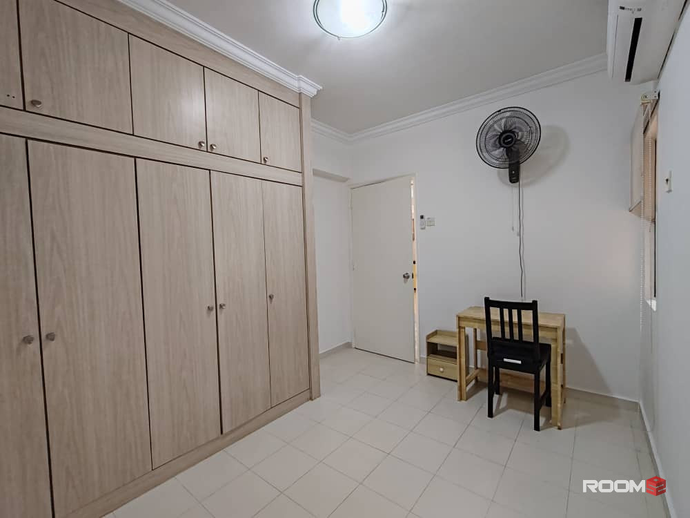Female single room beside LRT, SS7, PJ, paradigm mall, kelana jaya
