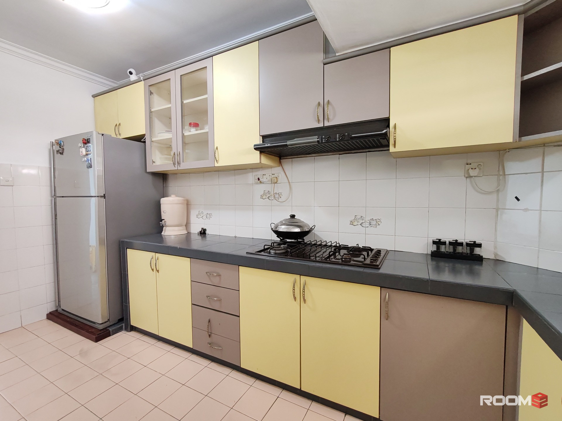 Female single room beside LRT, SS7, PJ, paradigm mall, kelana jaya