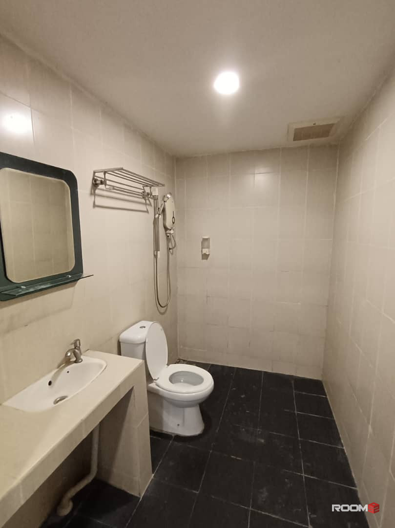 300 to secured your room in TRX🚎🚀. 5 min walk to MRT maluri & velocity mall🔥🚀