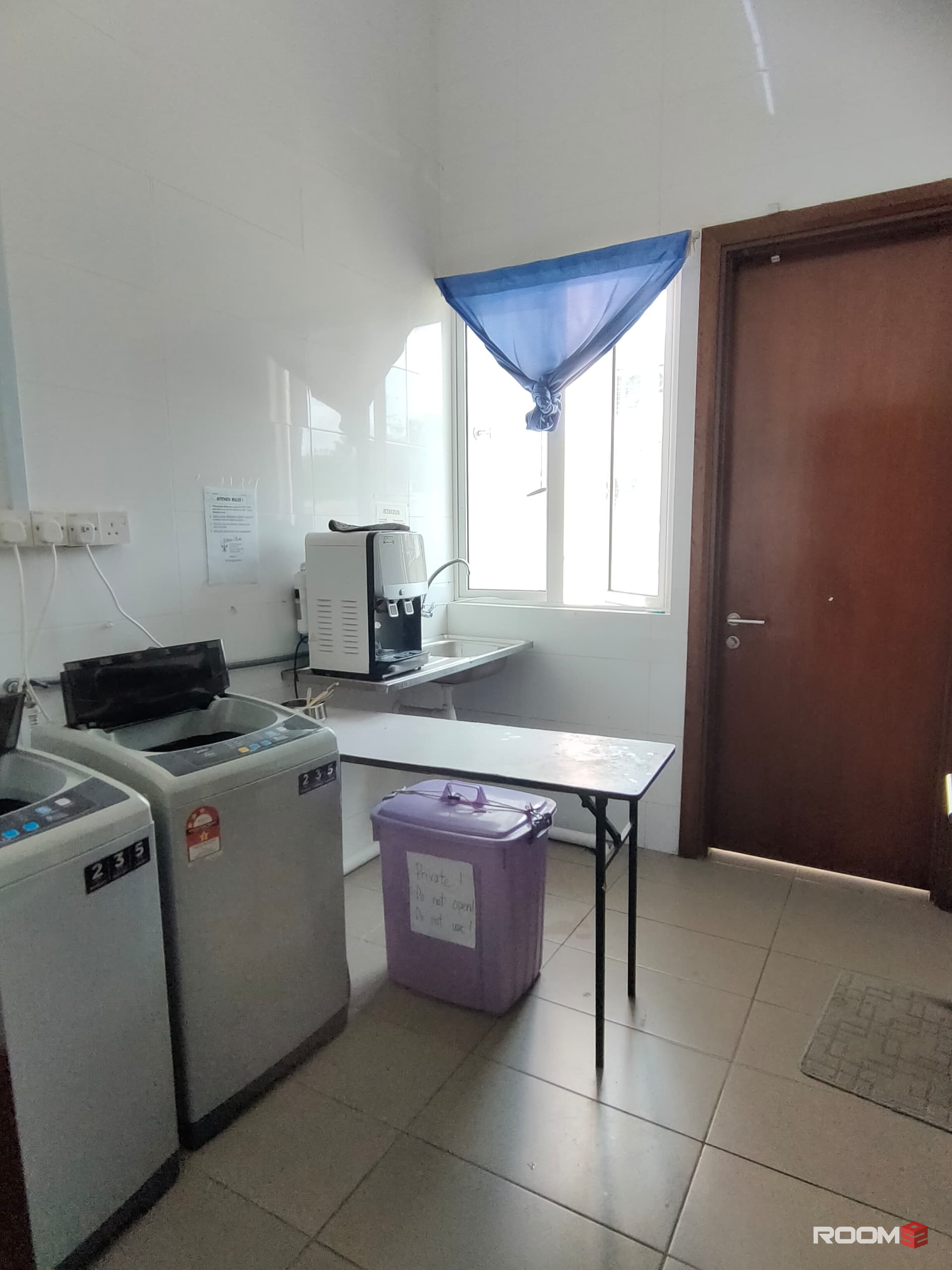 Walking Distance 2 min to LRT Taman Paramaount