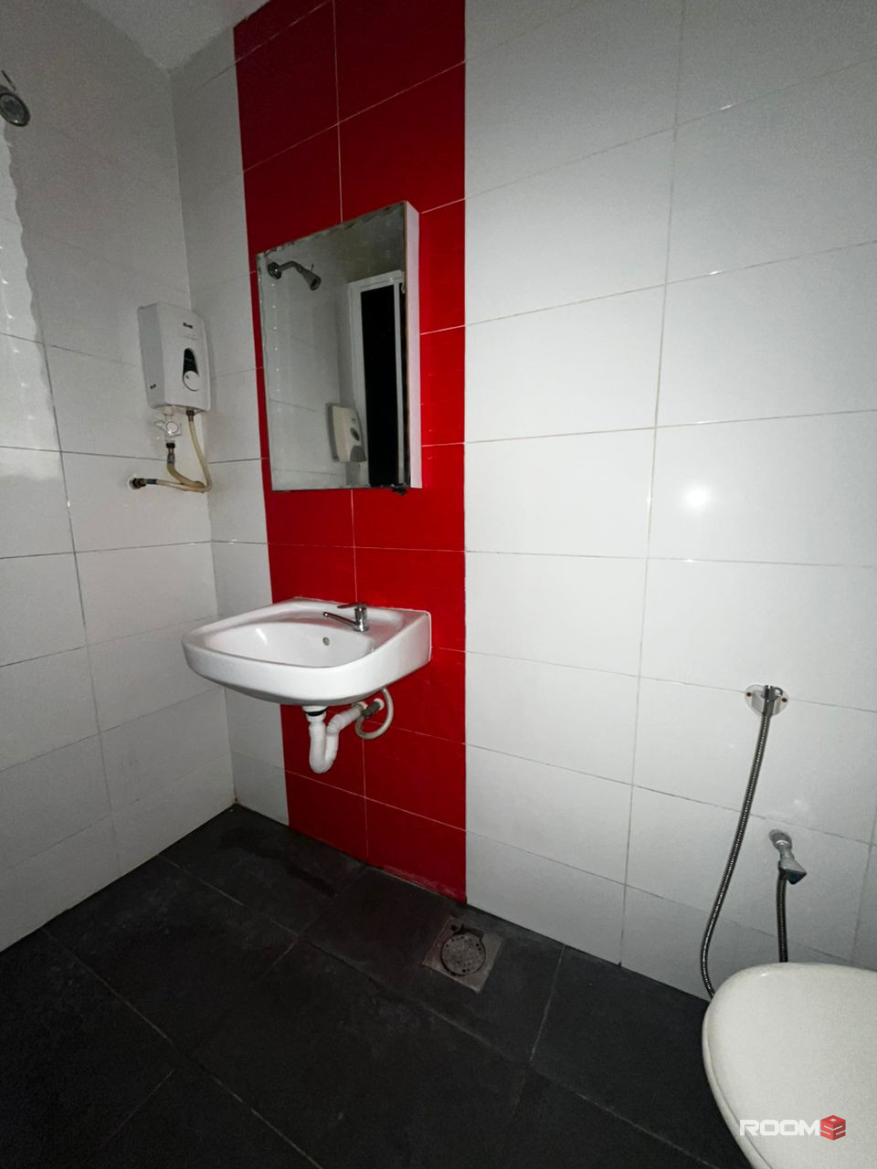 convenient Room in Kuchai Lama Nearby NSK & TBS