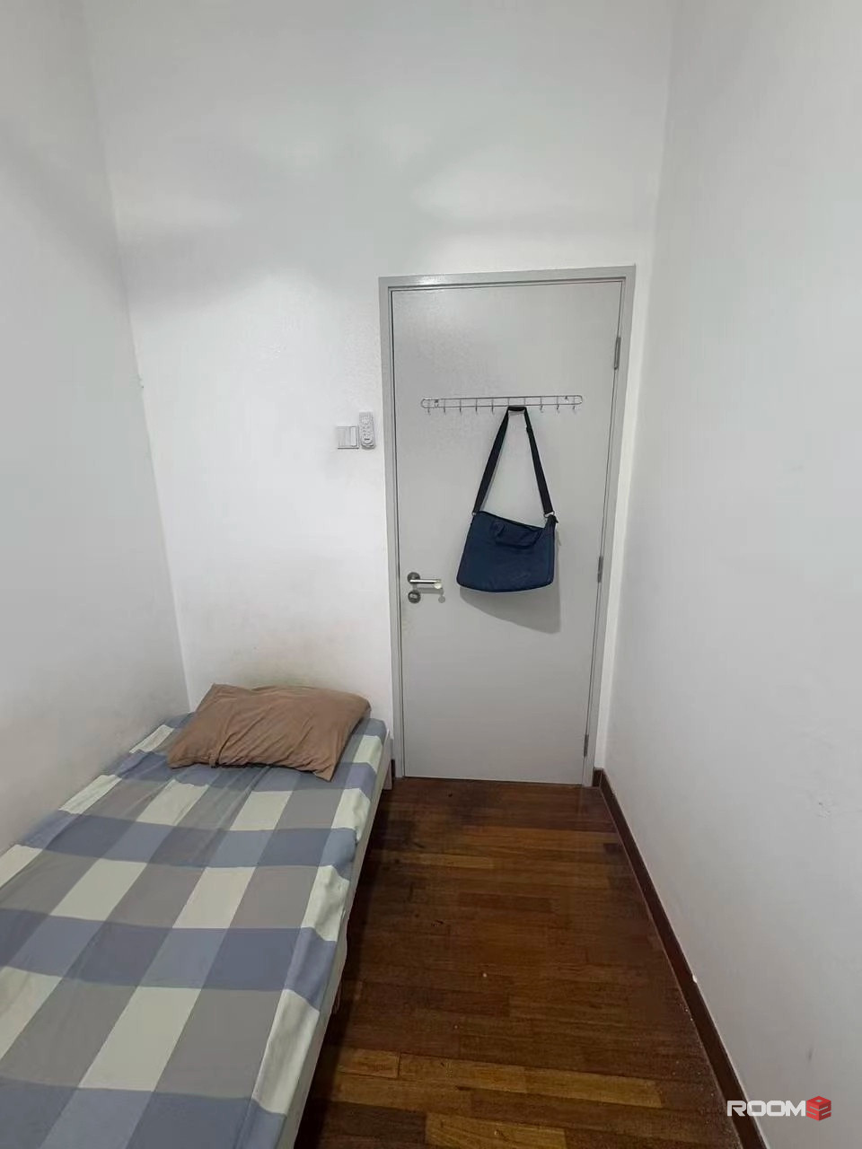 Small room Pacific star pj sec13 prefer male