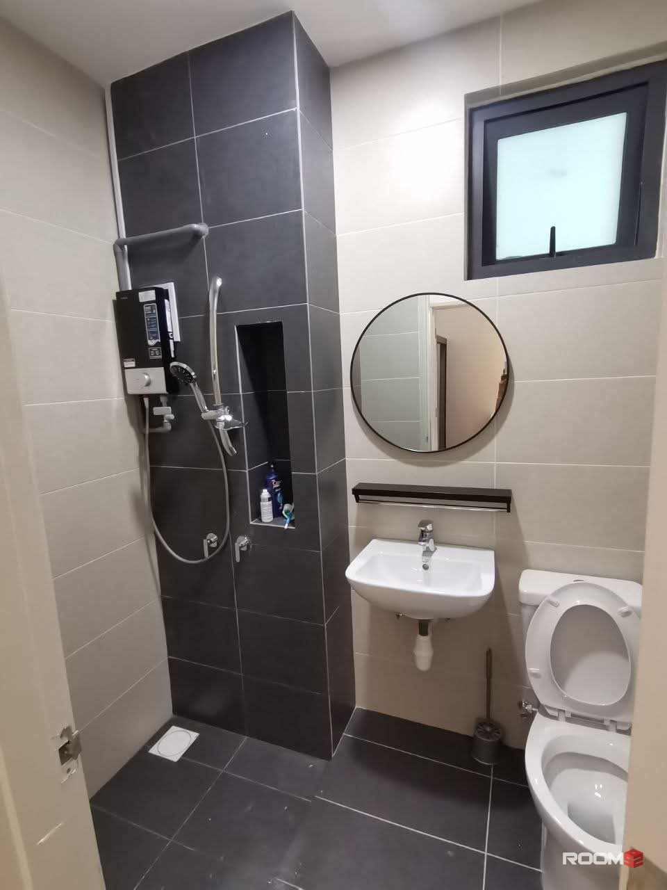 Small room Pacific star pj sec13 prefer male