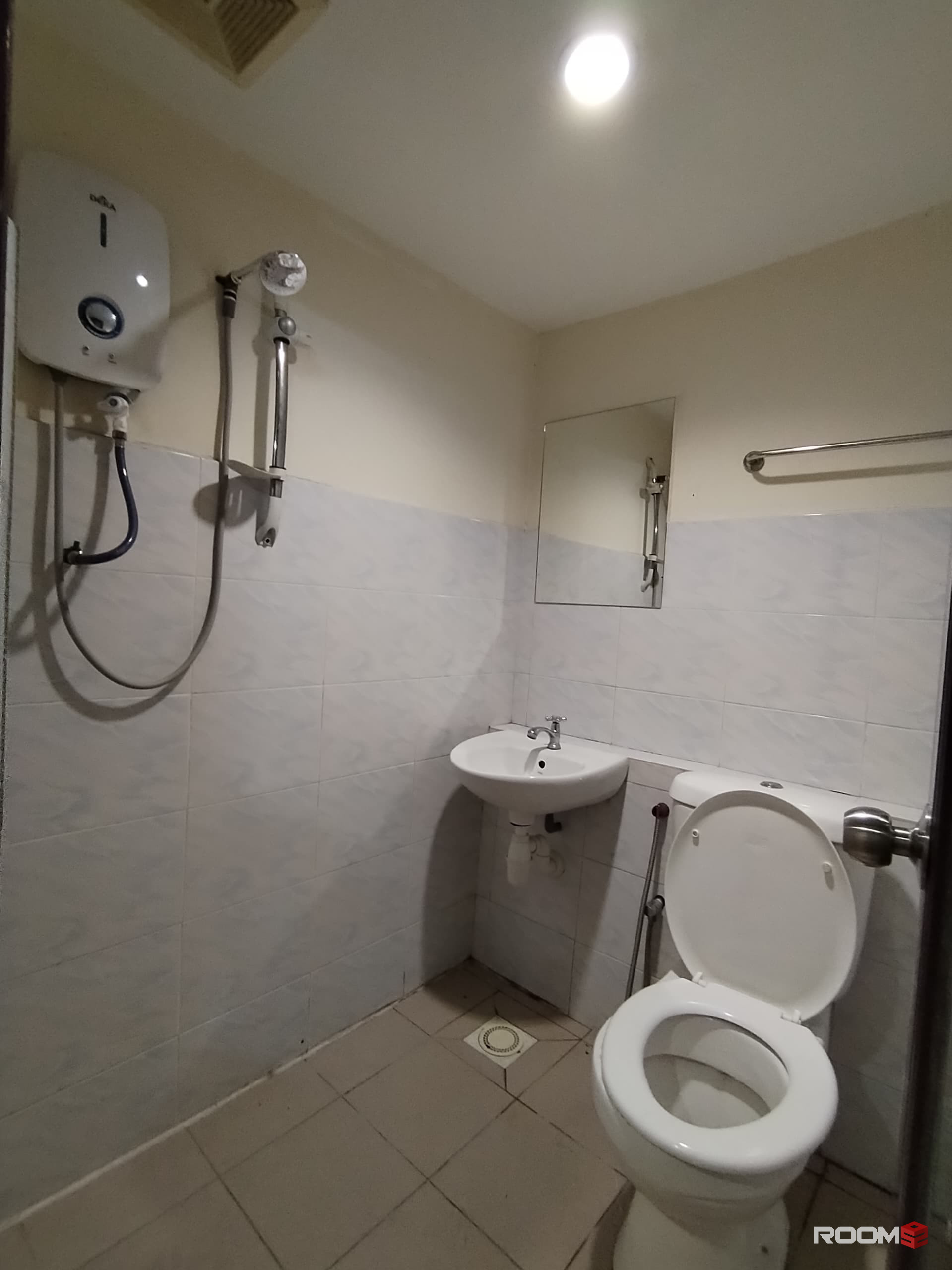 SUPER CONVINIENCE ROOM IN KAJANG🔥✨, 6 MIN TO MRT  AND 10 MIN TO UNITEEN 🚗❗