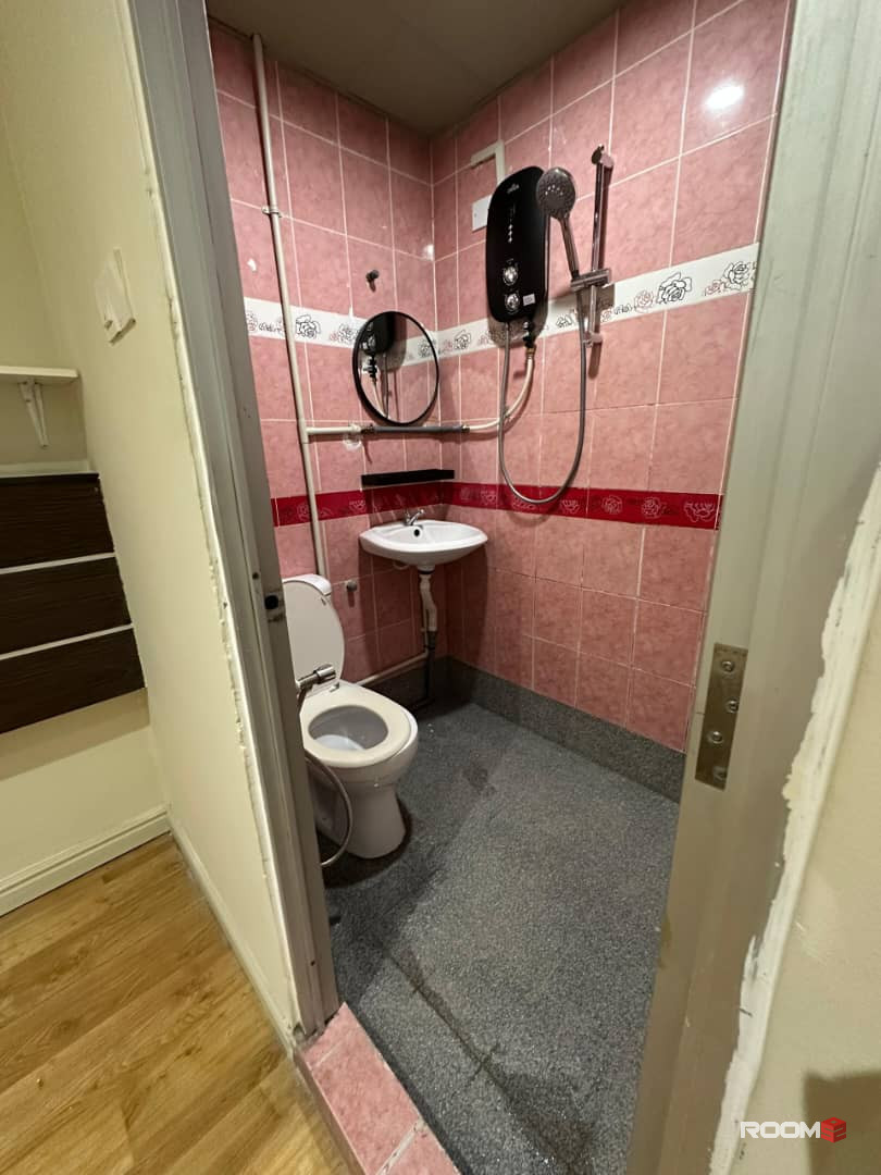 COZY ROOM IN BUKIT BINTANG🚎🚶, COME WITH 0 DEPOSIT 🔥💥. ATTACHED TOILET💦❗