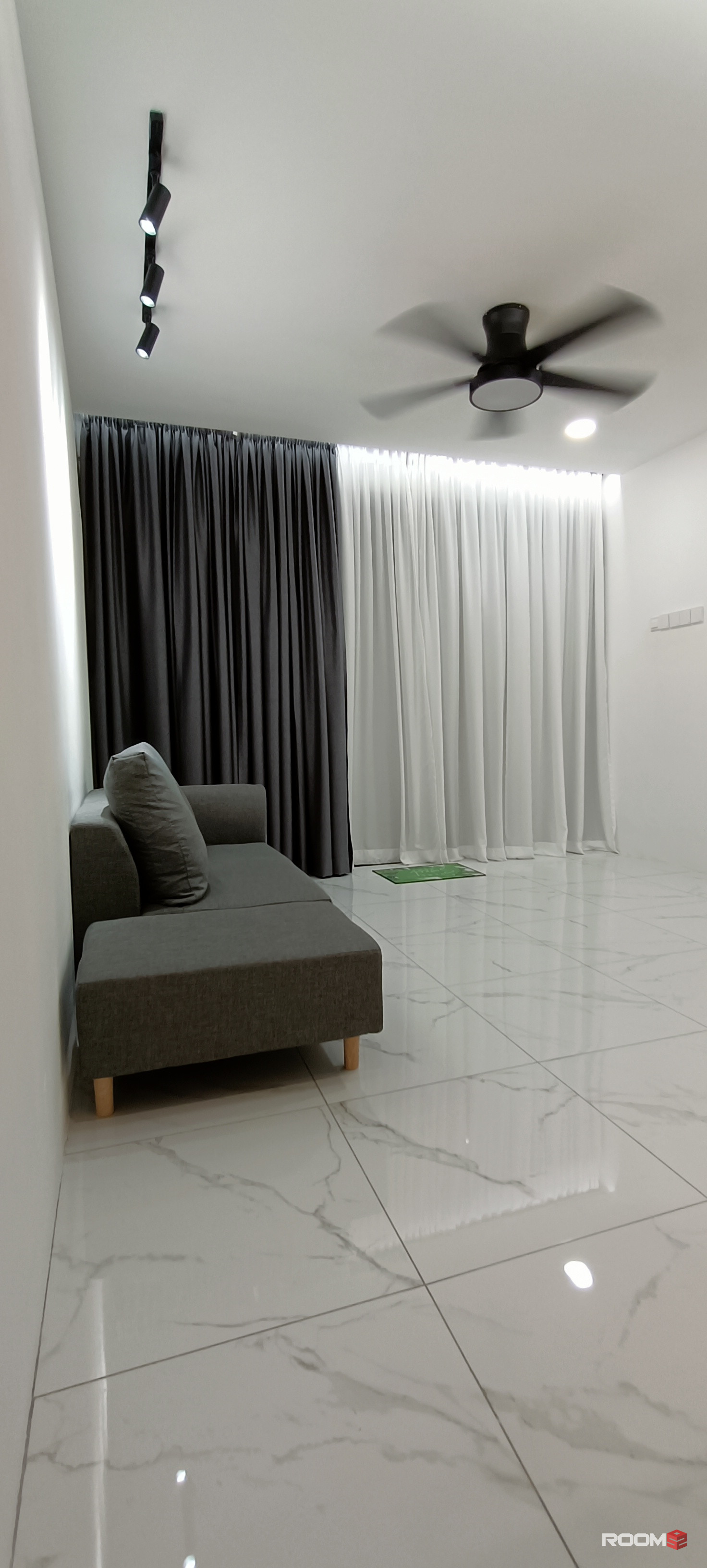 [Middle Room] Near Sunway/Icon City/Paradigm Mall/Kelana Jaya/SS2/SS3