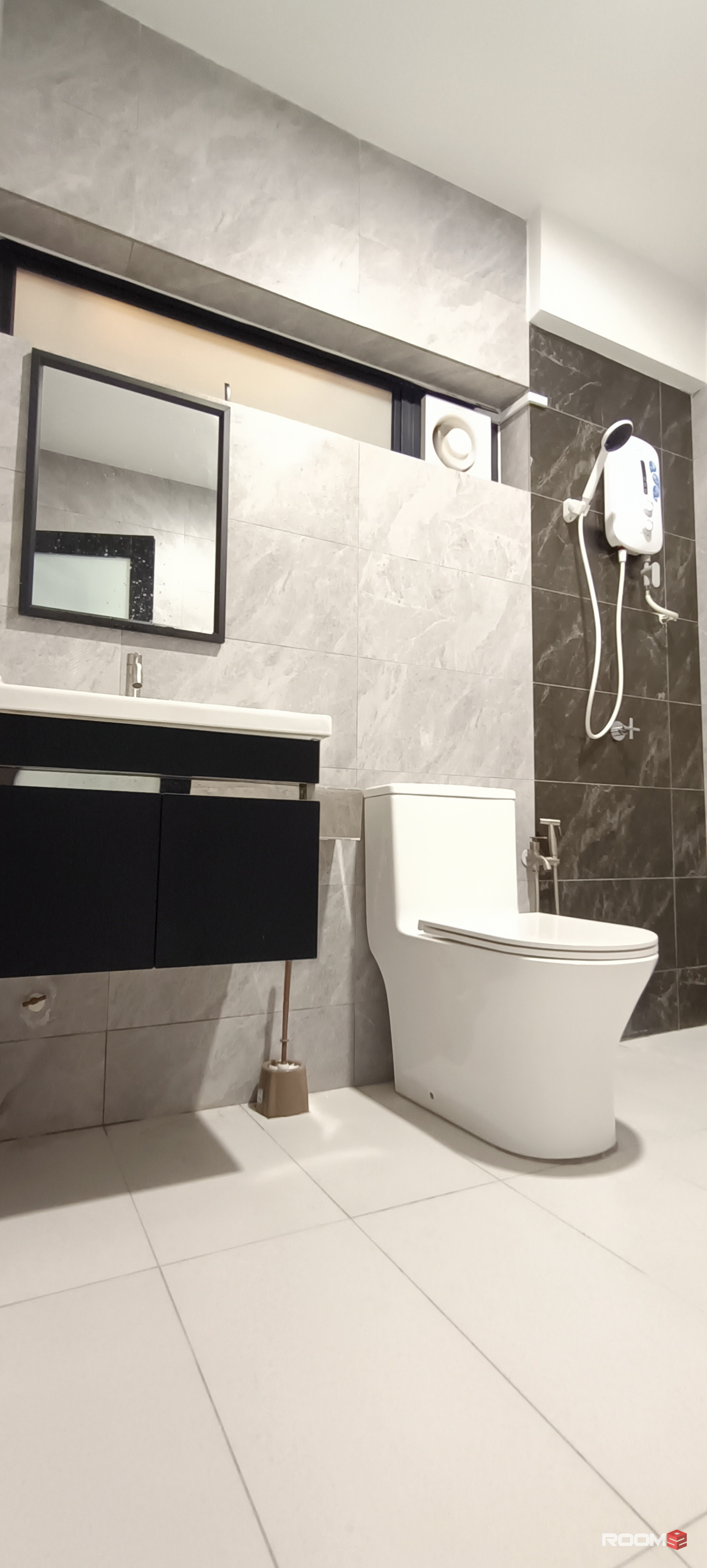 [Middle Room] Near Sunway/Icon City/Paradigm Mall/Kelana Jaya/SS2/SS3