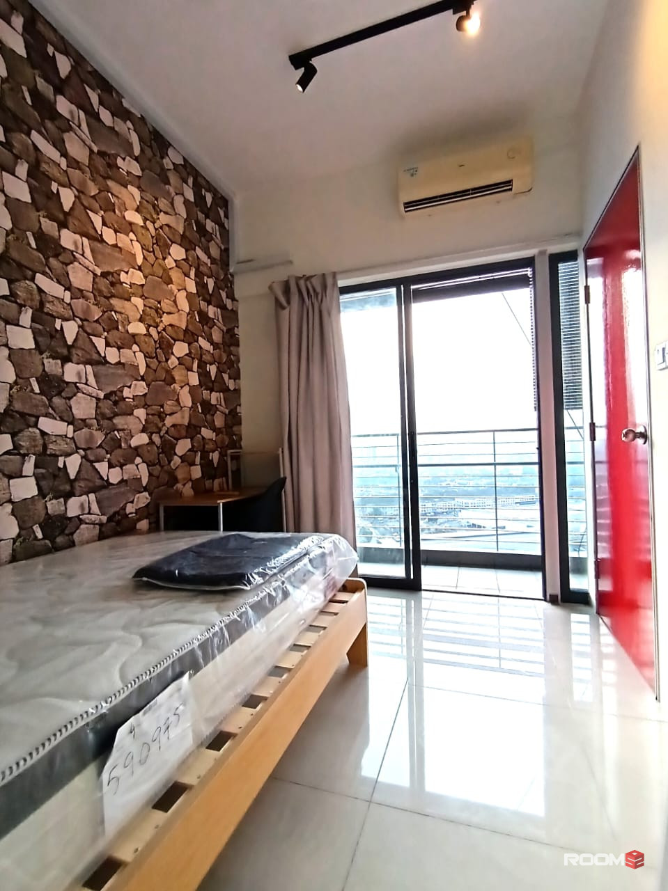 SetiaWalk @ Female Unit Medium Room with Balcony