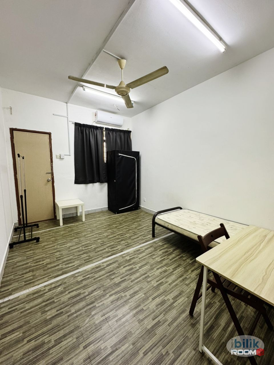 Medium Room Nearby Bandar Utama MRT🚇 Immediate Move-In✅ Free 5G WiFi🌐