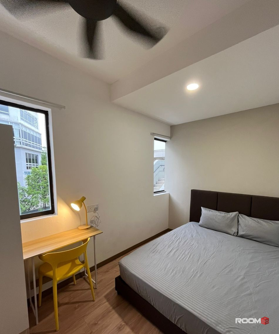 GET EARLY BIRD OFFER 🔊 Master Room for Rent + Private Toilet near Kentomen MRT