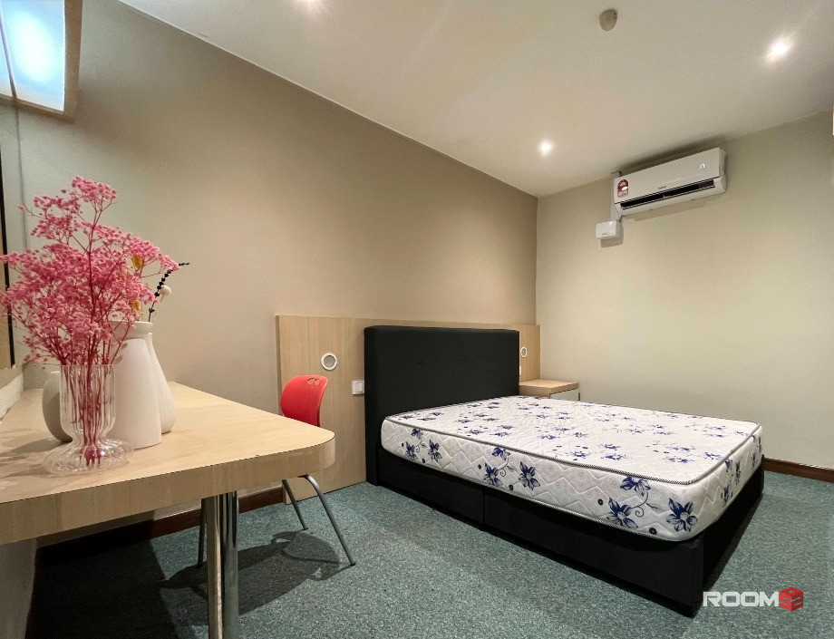 Hotel Room Rent : Zero Deposit, Private Master Room, Attached Bathroom, Non-Sharing, Nearby LRT Station Pudu KL