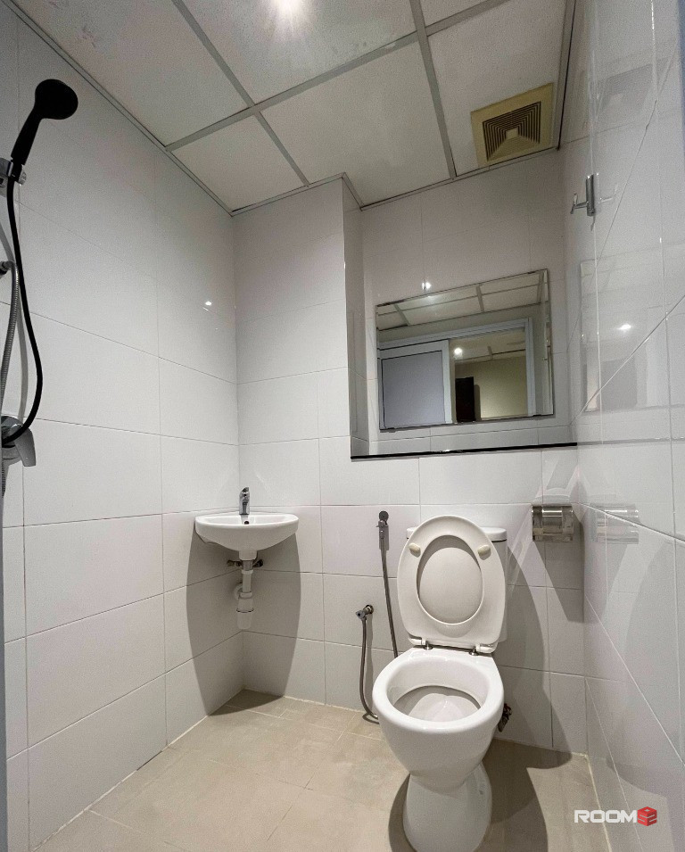 Hotel Room Rent : Zero Deposit, Private Master Room, Attached Bathroom, Non-Sharing, Nearby LRT Station Pudu KL