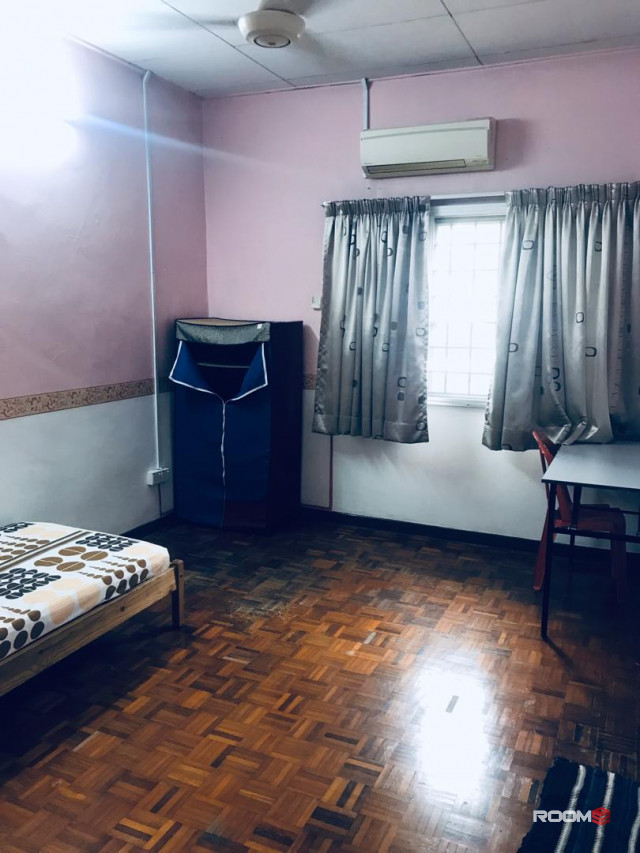 🏠Room for rent at Damansara Kim with 24Hrs Security & Housekeeping Services! 🚪🔒✨