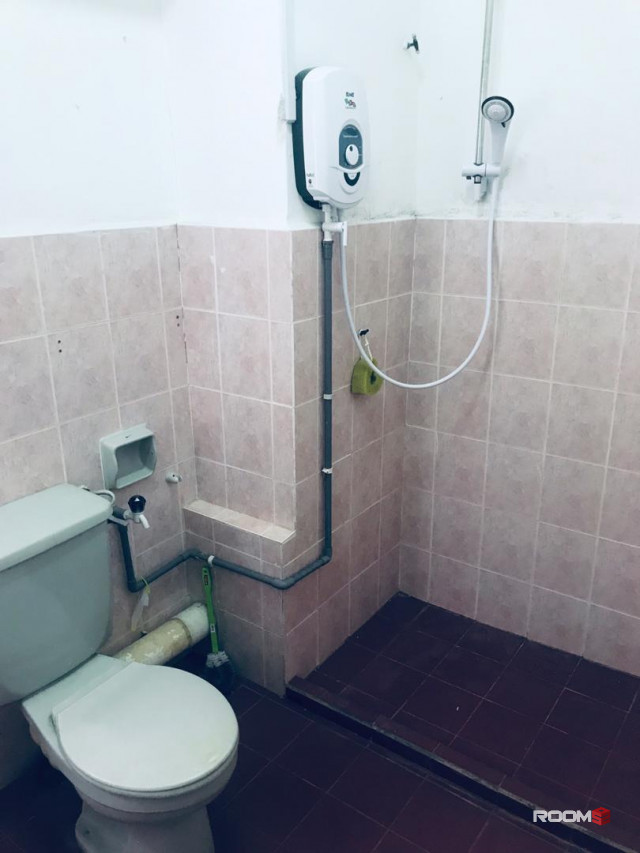 🏠 Comfy & Private Single Room Available at SS13, Subang Jaya with High Speed WI-FI! 🌐🚀