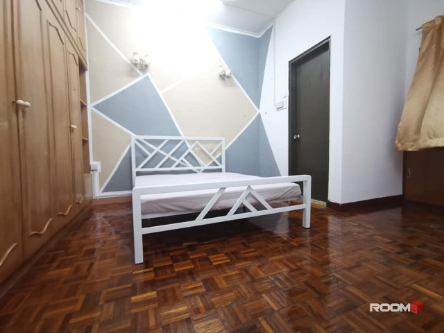 Kota Kemuning 100MBPS WIFI Budget Room for RENT !! Students and Officer is welcome