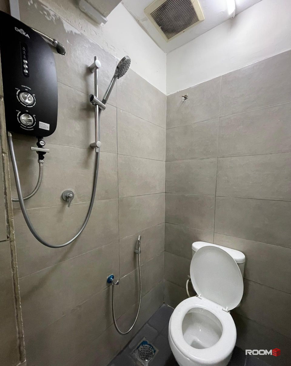 Zero Deposit✅ 🤩SINGLE Room at Kota Kemuning 🤩 Room Near to Columbia Asia Hospital 🚝