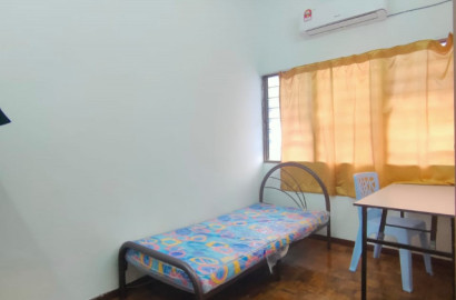 🏠 Room Available for Rent in Taman Paramount! 🌳✨  Located near SS2 / Sea Park 🏖️ and LRT Station 🚇 for convenient tr