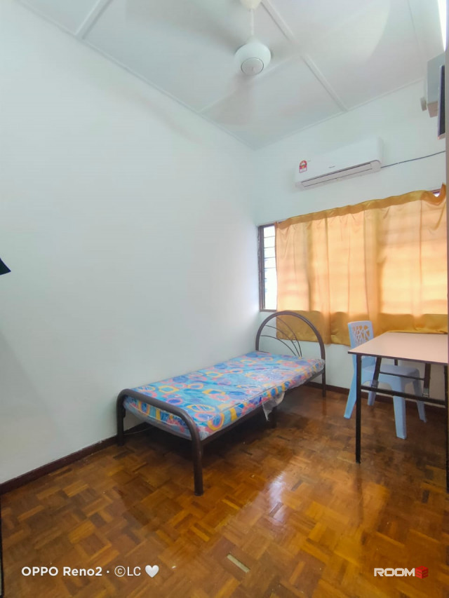 🏠 Room Available for Rent in Taman Paramount! 🌳✨  Located near SS2 / Sea Park 🏖️ and LRT Station 🚇 for convenient tr
