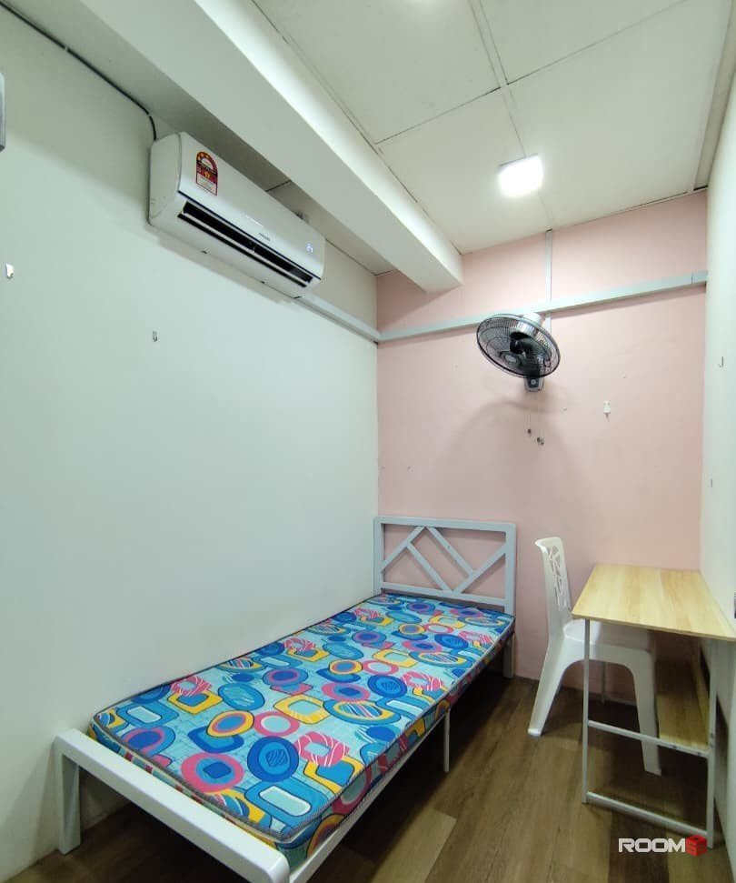 🏠 3mins 🚶‍♂️ to IOI Puchong Jaya LRT Station 🚡 Middle Room Rent in Jln Kenari 5, Bandar Puchong Jaya ❗️
