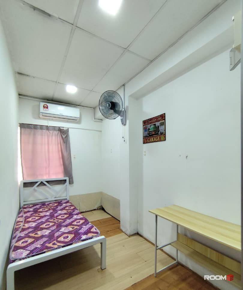 🛏 Middle Room at Bandar Puchong Jaya, Nearby IOI Mall Puchong, 6min Walking to LRT Puchong Jaya 🧳