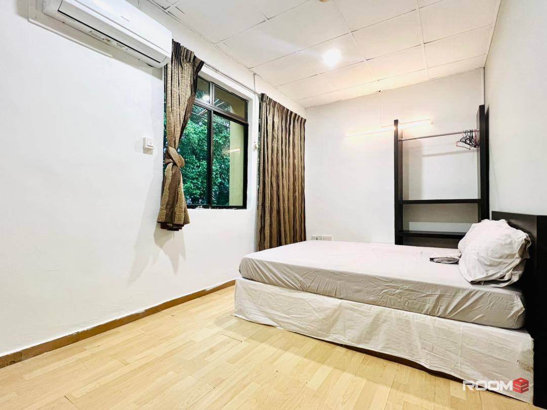 📍🌟8 min to CIQ-Fully equipped with wifi, private bathroom and zero deposit available🌟😎