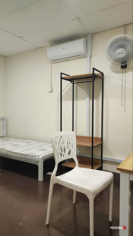 Middle Room for Rent at SS 15/4D Subang – Just 320m from Inti College 🎓 🏠 2 Beds, Air Conditioner, and Best of All: Ze