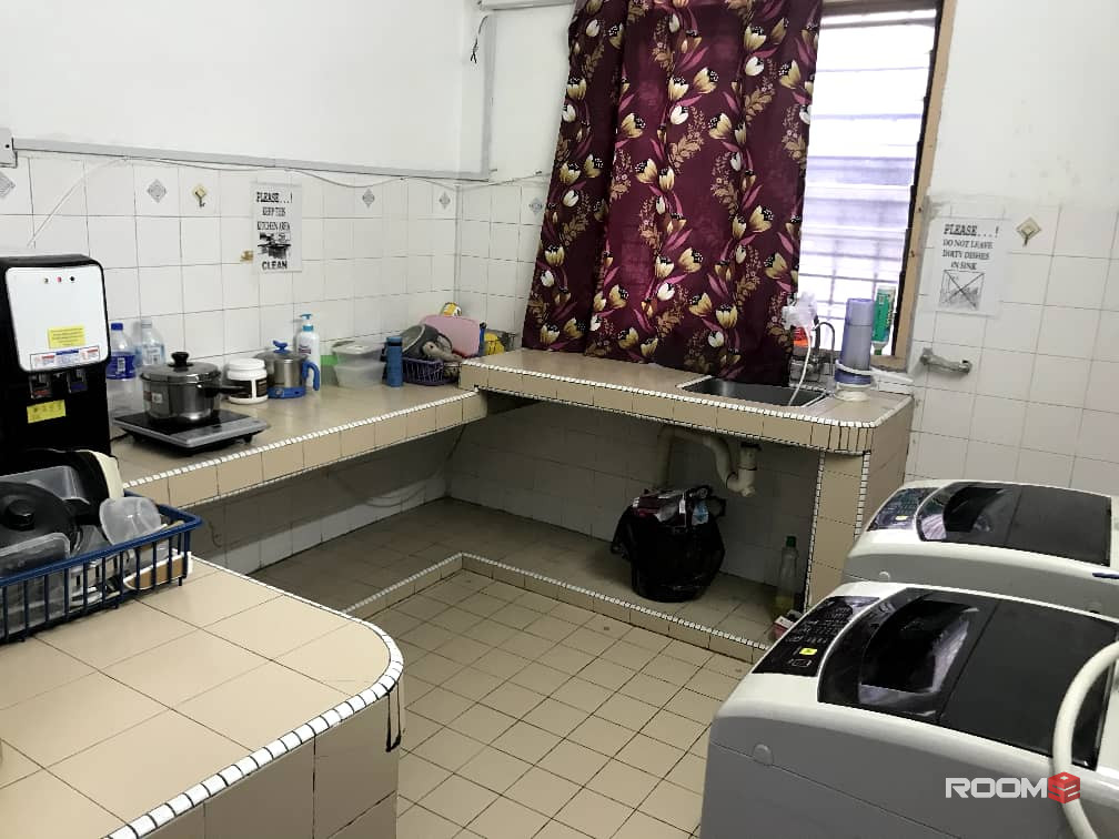 Middle Room @ USJ 1 near Taman Perindustrian USJ 1