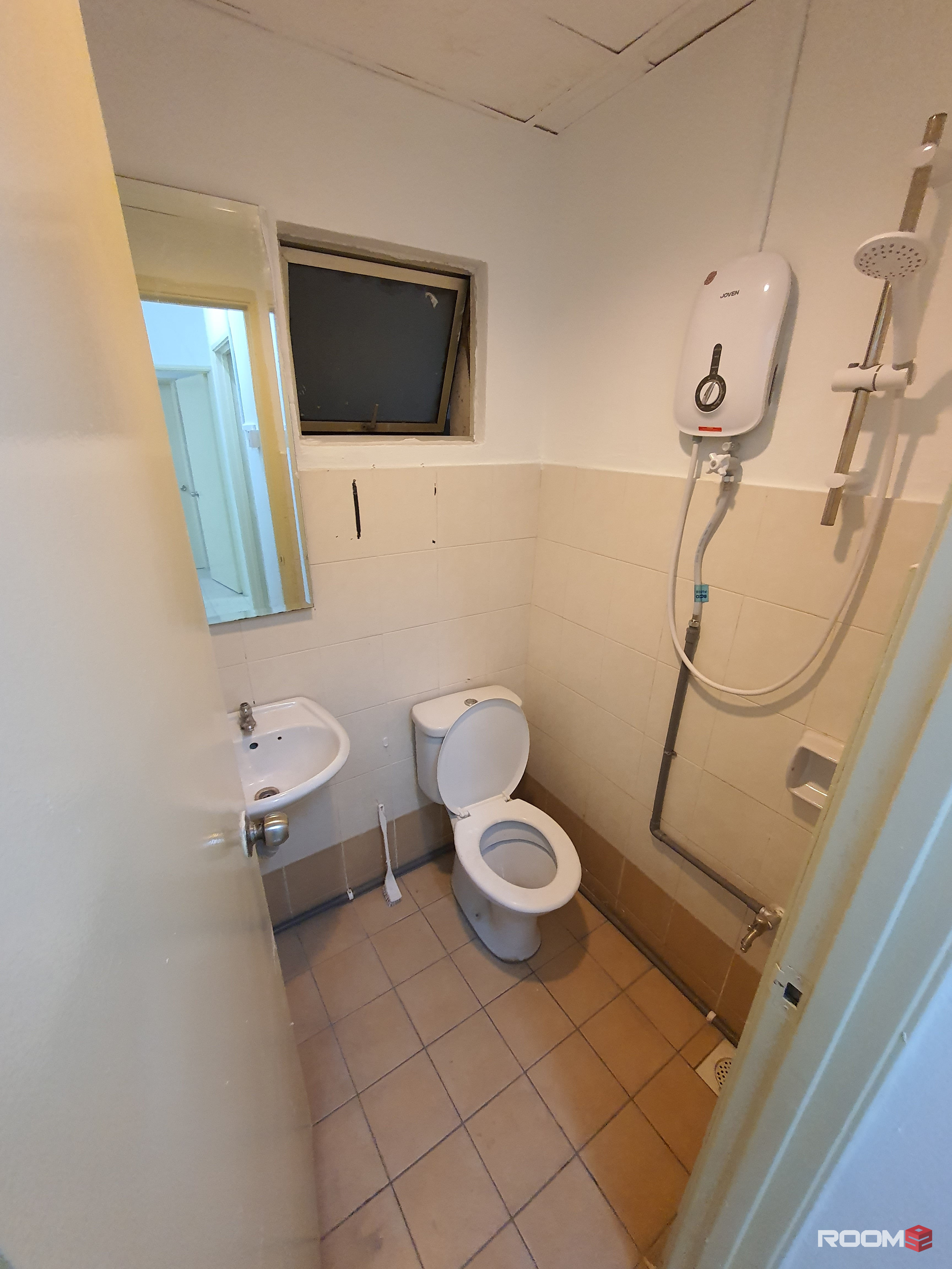 Casa subang subang jaya usj 1 medium room for rent (mix gender house)