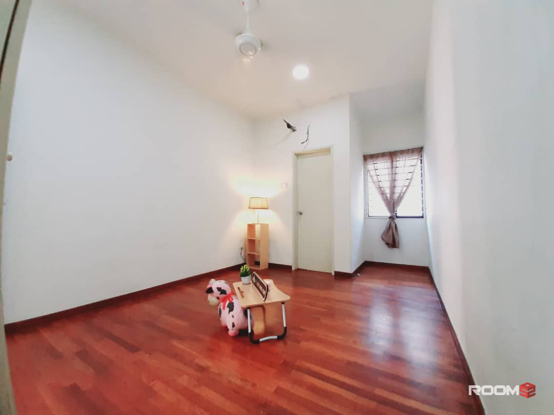 Middle Room at Puchong, Bilik Sewa Puchong [𝑷𝑹𝑰𝑽𝑨𝑪𝒀 😍, FREE Utility] Abadi Height, Kg Pulau Meranti, Bkt Puchong
