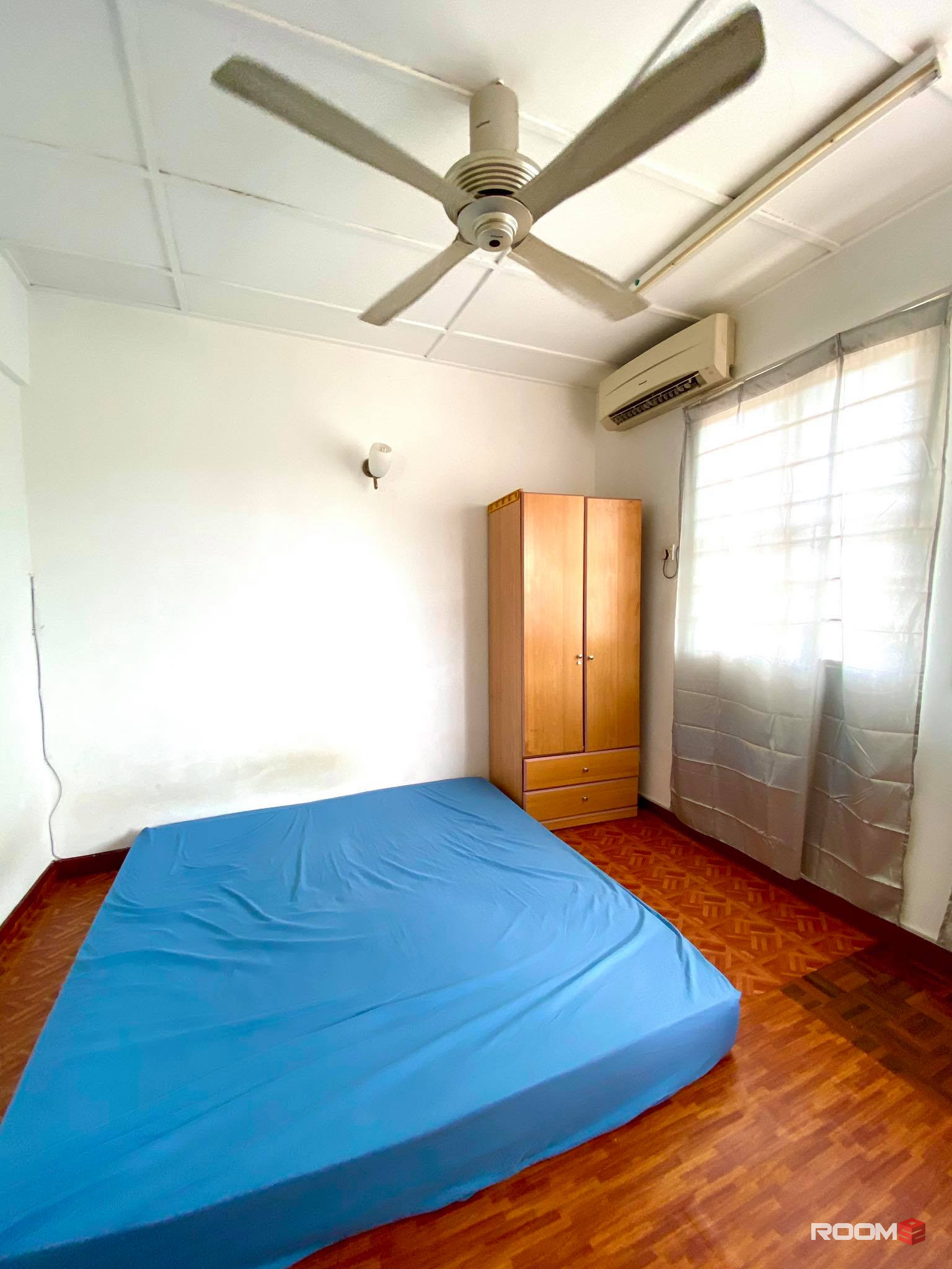 Middle Room at Bandar Puchong Utama [" 𝚂𝙰𝙻𝙴 𝙼𝙴𝚁𝙳𝙴𝙺𝙰 !! "] Bilik Sewa Puchong [1 Months Depo 💥] Puchong Utama