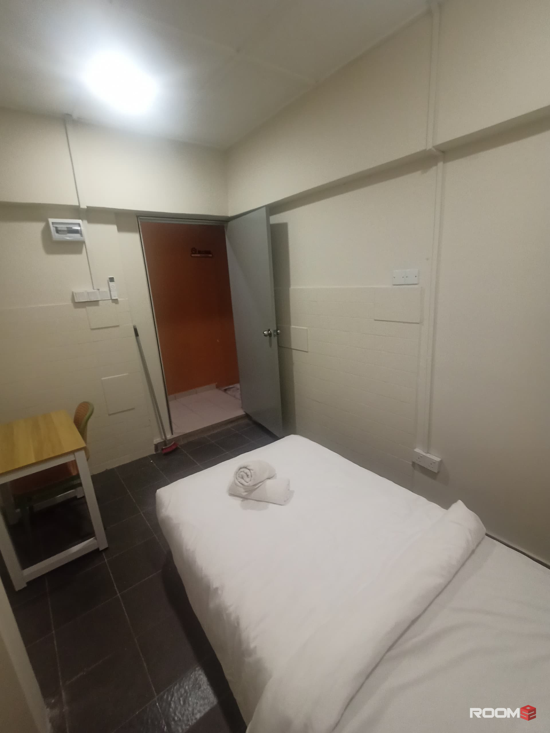 5 MIN TO UPM🔥, 7 MIN TO IOI PUTRAJAYA 🚗. LOW DEPOSIT SHARING TOILET 🤩