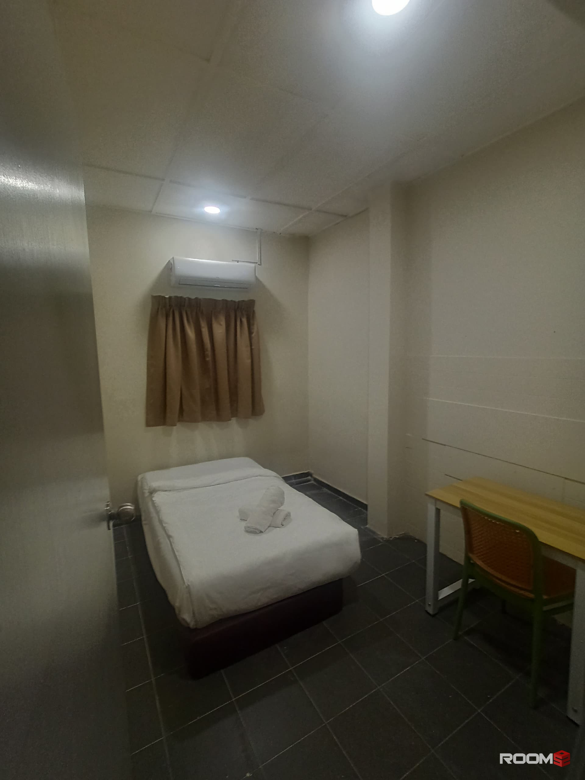 5 MIN TO UPM🔥, 7 MIN TO IOI PUTRAJAYA 🚗. LOW DEPOSIT SHARING TOILET 🤩