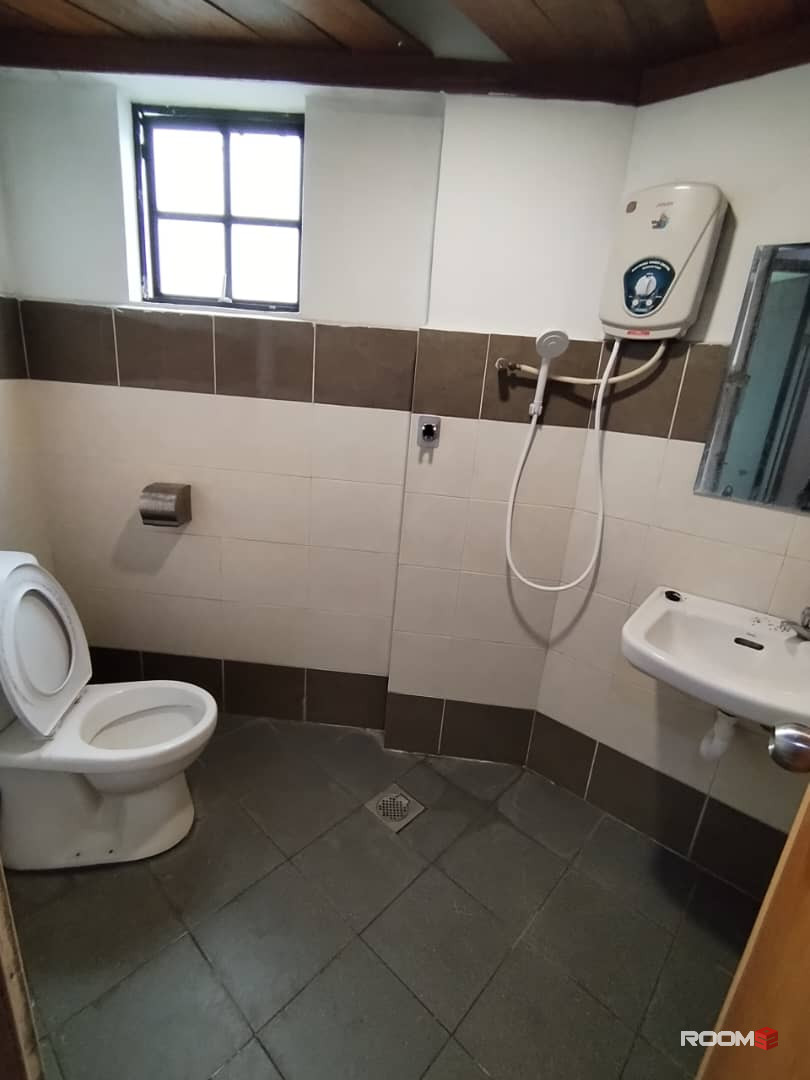 5 MIN TO UPM🔥, 7 MIN TO IOI PUTRAJAYA 🚗. LOW DEPOSIT SHARING TOILET 🤩
