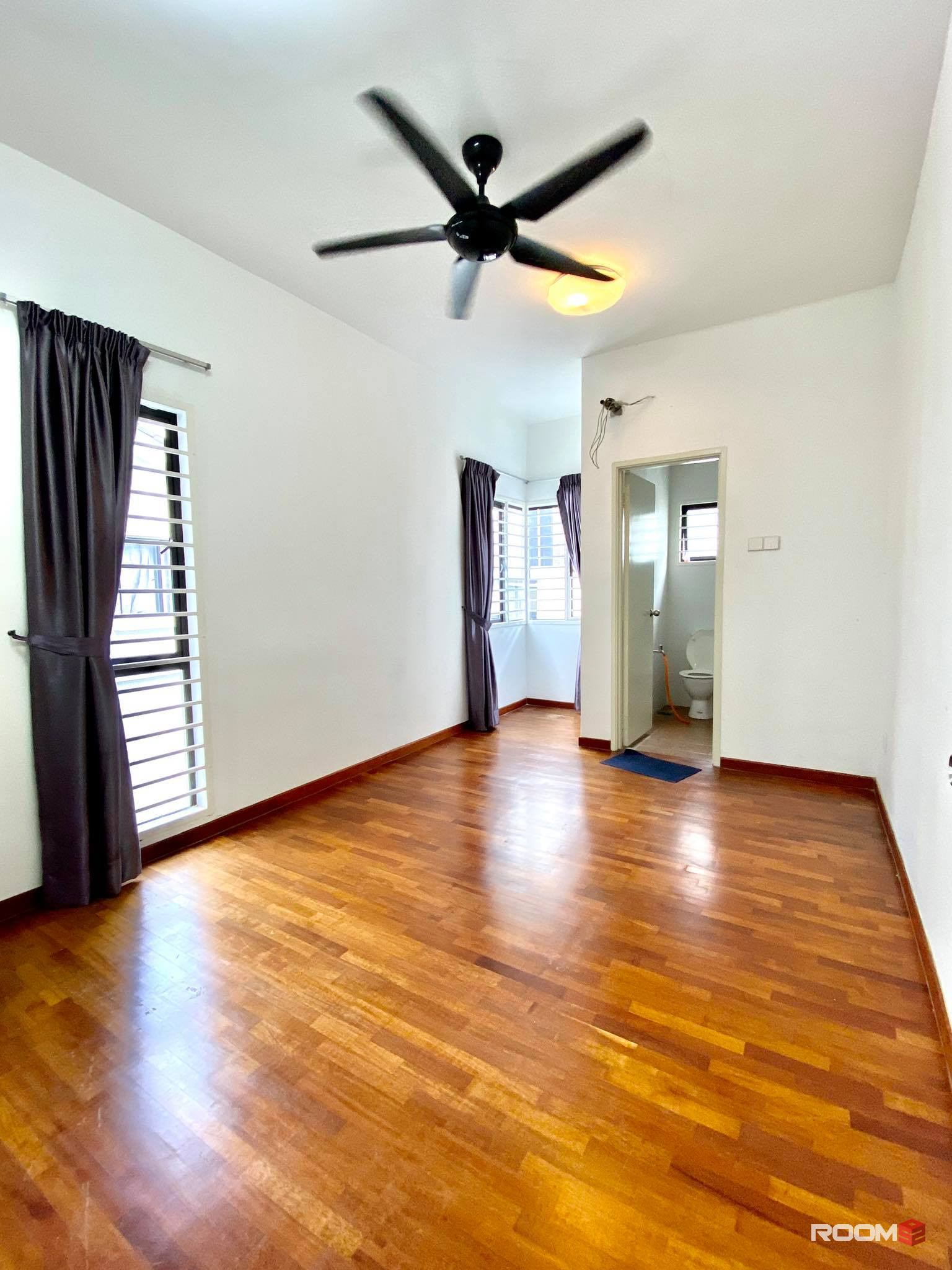 Middle Room at Puchong, Bilik Sewa Puchong [𝑷𝑹𝑰𝑽𝑨𝑪𝒀 😍, FREE Utility] Abadi Height, Kg Pulau Meranti, Bkt Puchong