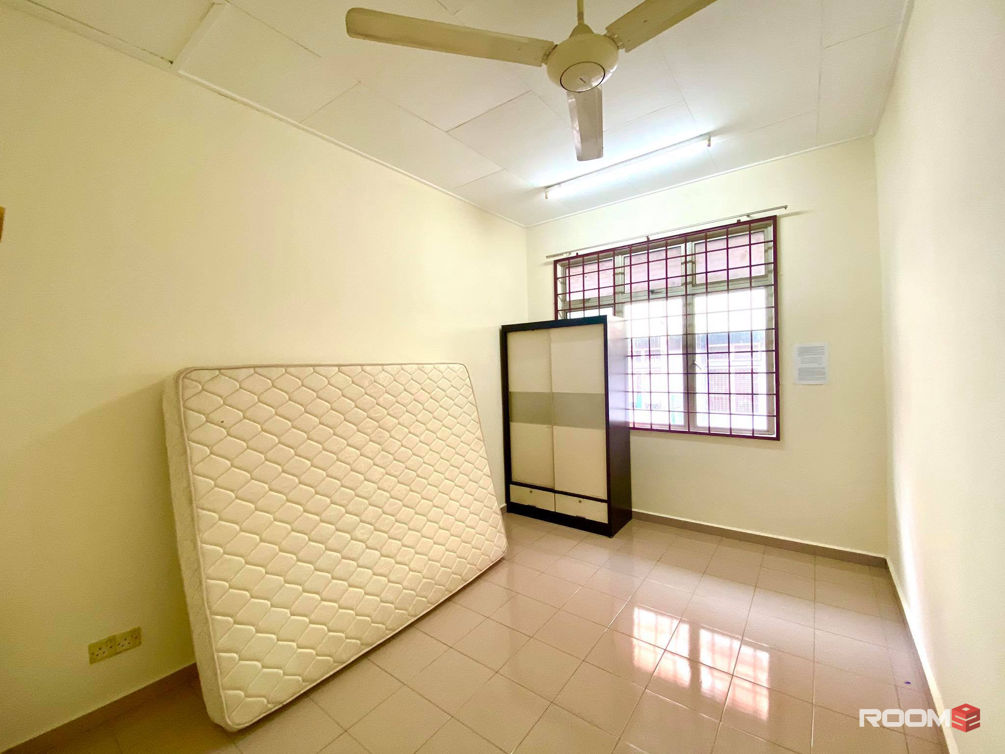 Middle room for rent at Seremban prefer  👩female, Bukit Chedang {Free Utility} KTM, Palm Mall, KPJ (Area, Landmark)