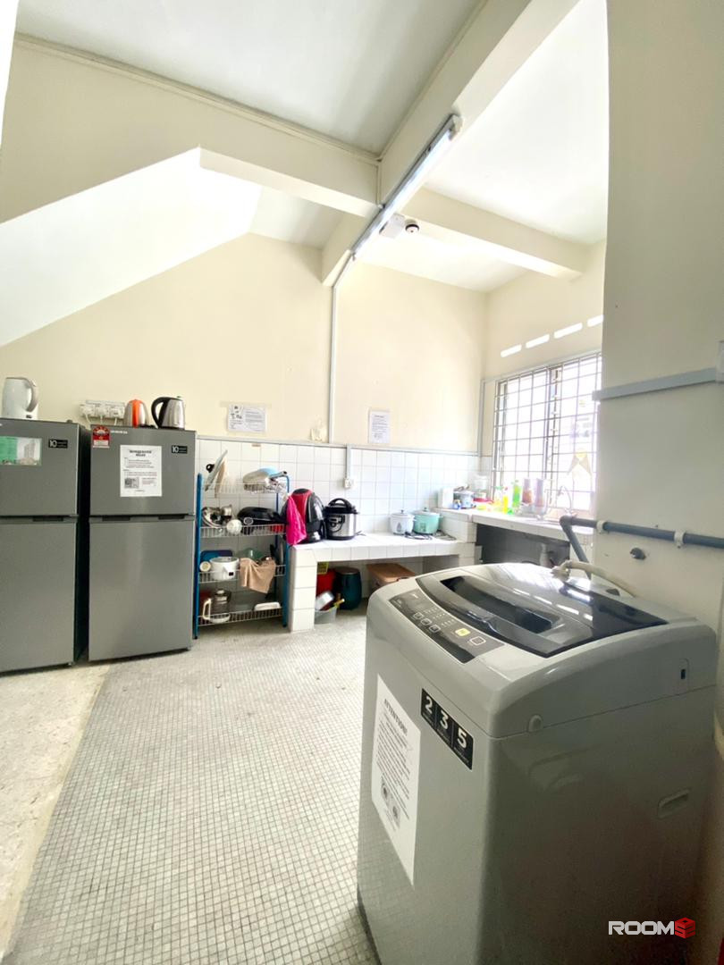 📣📣📣 LOW LOW DEPOSIT 🎆🎆🎆MIDDLE ROOM AT SS2 PETALING JAYA