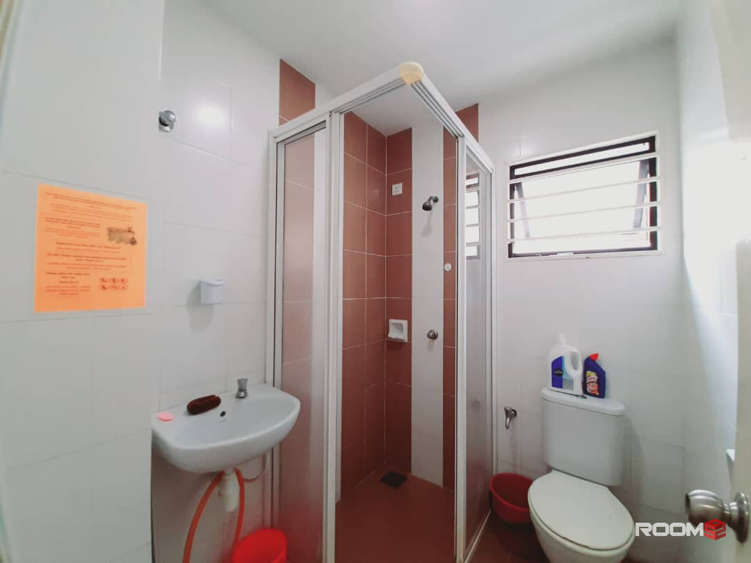 Middle Room at Puchong, Bilik Sewa Puchong [𝑷𝑹𝑰𝑽𝑨𝑪𝒀 😍, FREE Utility] Abadi Height, Kg Pulau Meranti, Bkt Puchong