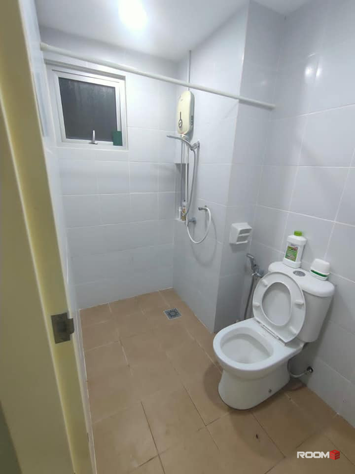 Middle room for rent