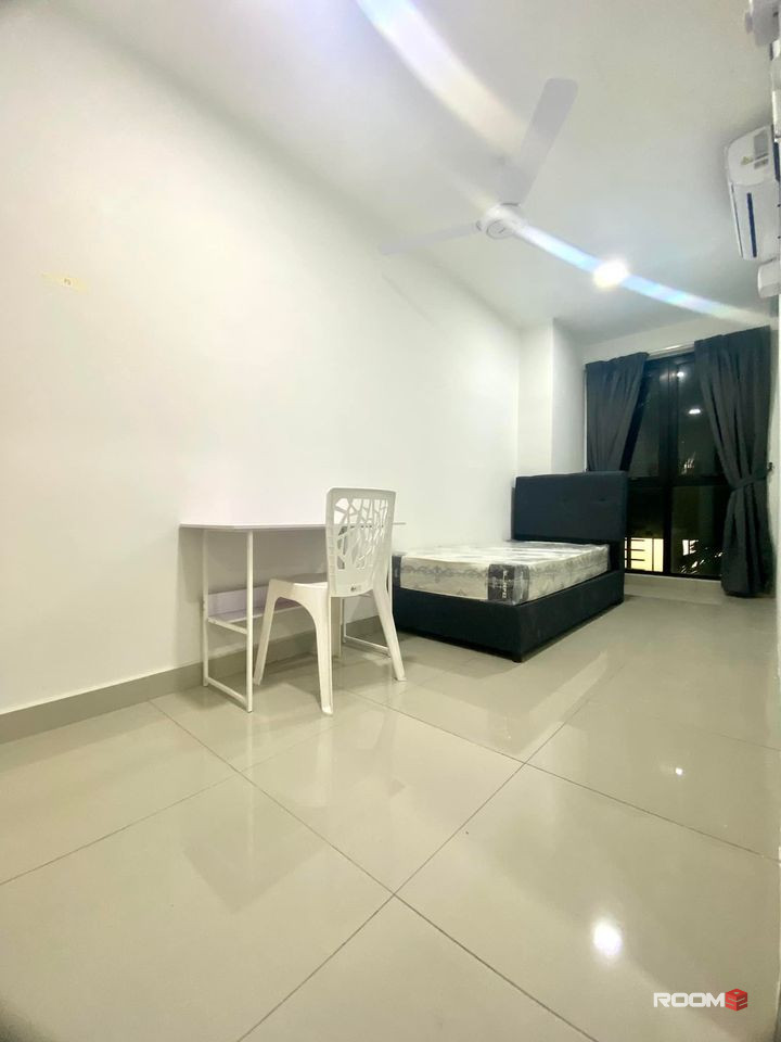LOW Month DEposit NEWLY FRESH UNIT DONE RENO🔥🔥AT I-RESIDENCE , GOLDEN TRIANGLE  I CITY