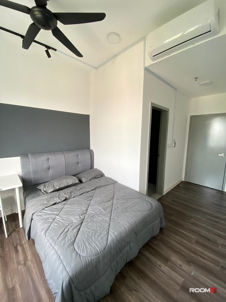 [Male unit] Master room for rent at Urbano Utropolis